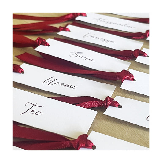 Segnaposti personalizzabili in cartoncino con nastrino in raso